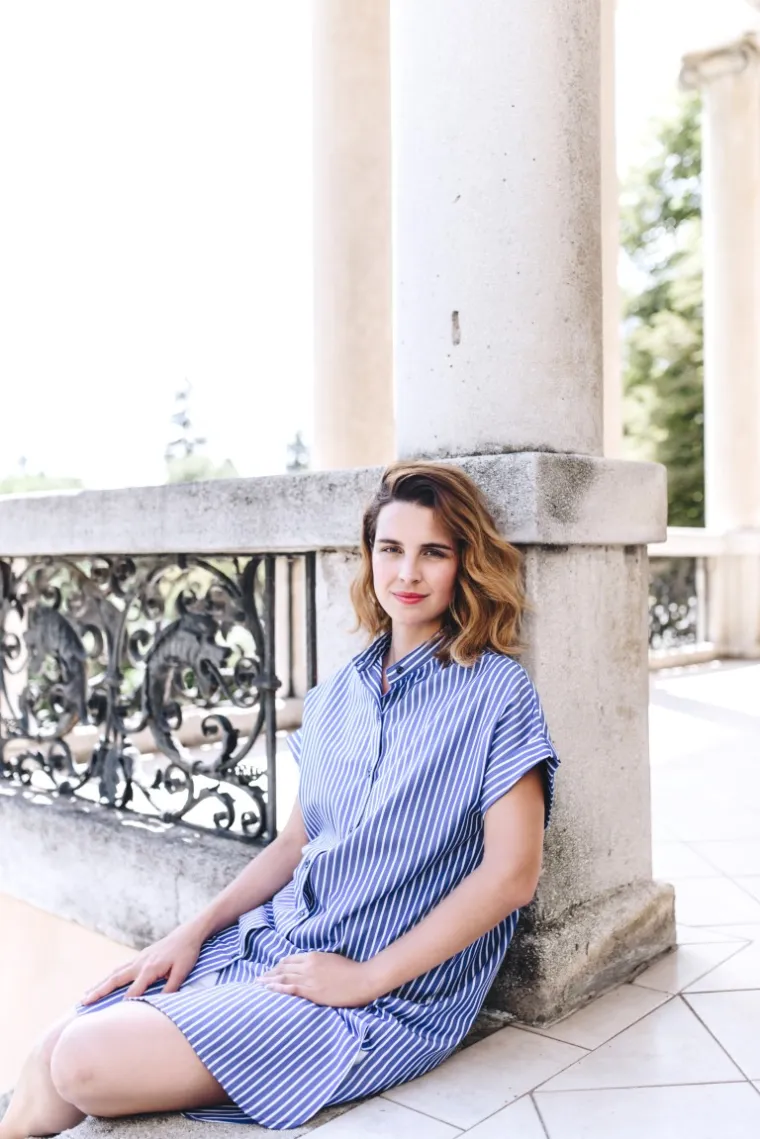 Hrvatski brend LuLu Couture donosi novu kolekciju punu prozračnih materijale, čistih linija, lepr&scaron;avih detalja te opu&scaron;tenog morskog stila. Sunce na koži, sol u kosi, lagana haljina ili nehajno prebačena ko&scaron;ulja tvore cruise stil prave LuLu djevojke, koja se osjeća ugodno u svojoj koži, uživa u prirodi, ljudima, modi i pronalazi ljepotu svuda oko sebe