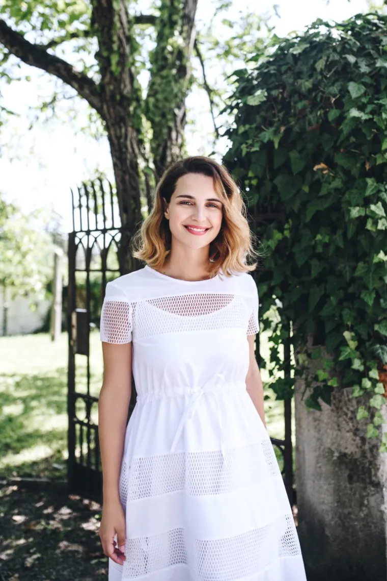 Hrvatski brend LuLu Couture donosi novu kolekciju punu prozračnih materijale, čistih linija, lepr&scaron;avih detalja te opu&scaron;tenog morskog stila. Sunce na koži, sol u kosi, lagana haljina ili nehajno prebačena ko&scaron;ulja tvore cruise stil prave LuLu djevojke, koja se osjeća ugodno u svojoj koži, uživa u prirodi, ljudima, modi i pronalazi ljepotu svuda oko sebe