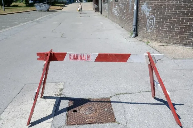 HOĆE LI TO IKAD POPRAVITI? Ova fotografija najbolje pokazuje u kakvom nam je stanju država