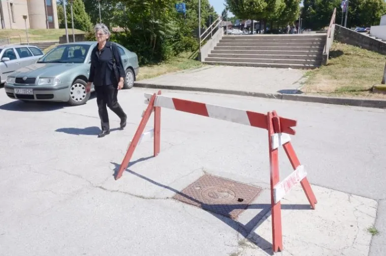 HOĆE LI TO IKAD POPRAVITI? Ova fotografija najbolje pokazuje u kakvom nam je stanju država