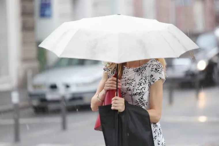 NEVRIJEME POHARALO ZAGREB: Jak pljusak i grmljavina ohladili ulice