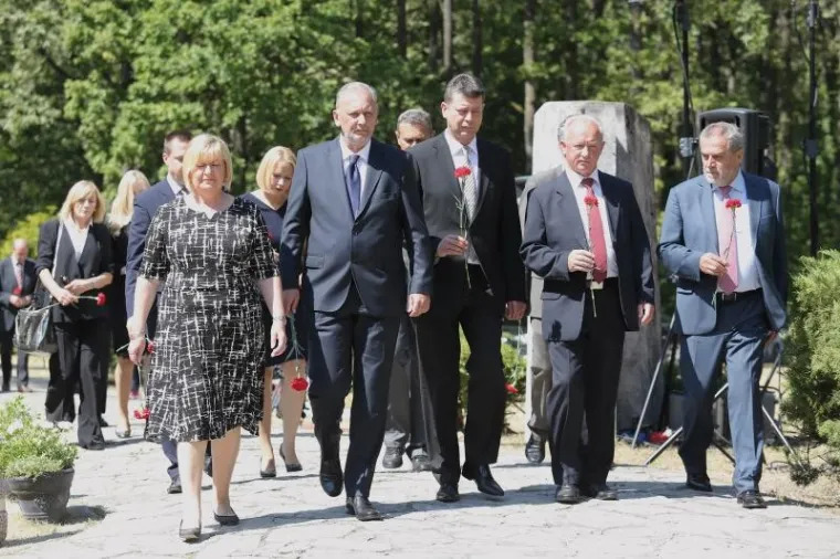 SVEČANA PROSLAVA U BREZOVICI: U &scaron;umi pokraj Siska obilježen je Dan antifa&scaron;ističke borbe. Stigli brojni političari, ali ne i državni vrh