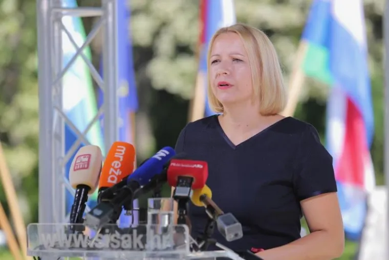 SVEČANA PROSLAVA U BREZOVICI: U &scaron;umi pokraj Siska obilježen je Dan antifa&scaron;ističke borbe. Stigli brojni političari, ali ne i državni vrh