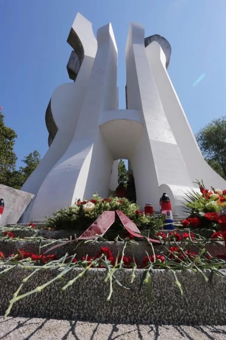 SVEČANA PROSLAVA U BREZOVICI: U &scaron;umi pokraj Siska obilježen je Dan antifa&scaron;ističke borbe. Stigli brojni političari, ali ne i državni vrh