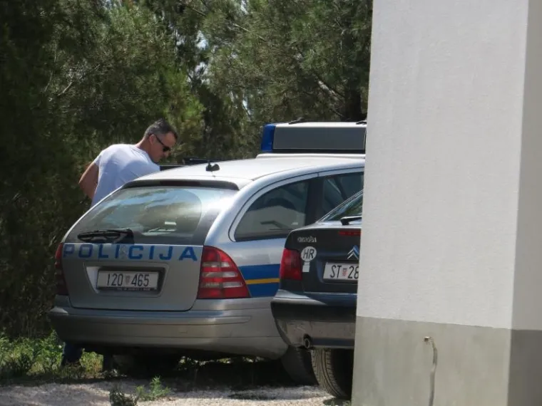 UBOJSTVO U SPLITU: Mu&scaron;karac ubio suprugu pa se objesio u obližnjoj crkvi