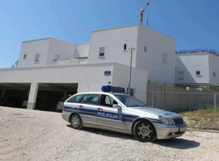 UBOJSTVO U SPLITU: Mu&scaron;karac ubio suprugu pa se objesio u obližnjoj crkvi