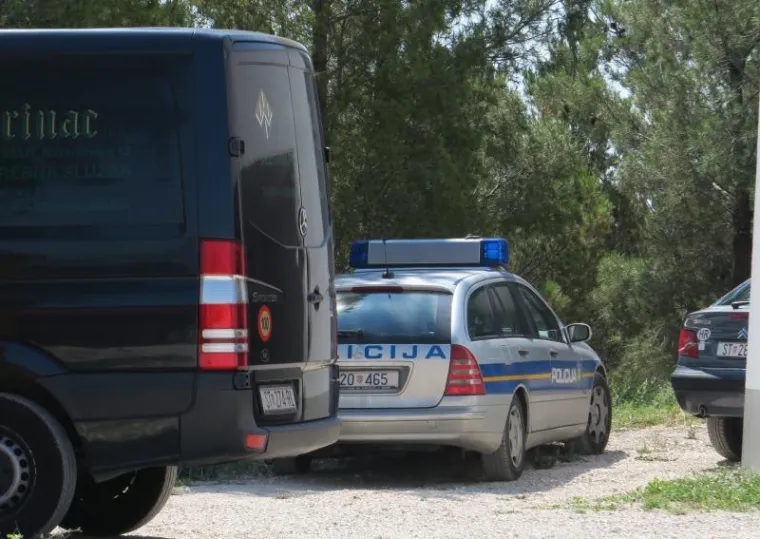 UBOJSTVO U SPLITU: Mu&scaron;karac ubio suprugu pa se objesio u obližnjoj crkvi