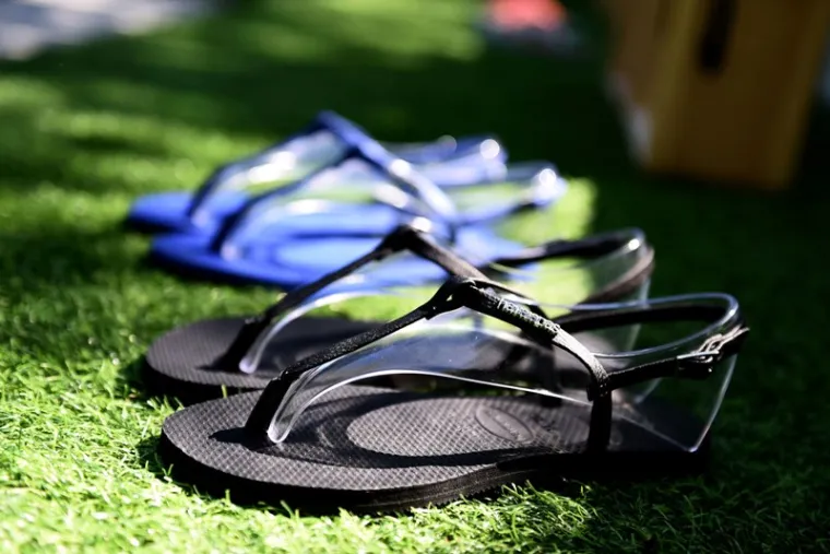 Poseban naglasak stavljen je na kolekciju sandala „You Riviera“ koje osvajaju svojom multifunkcionalnošću i urbanim dizajnom.