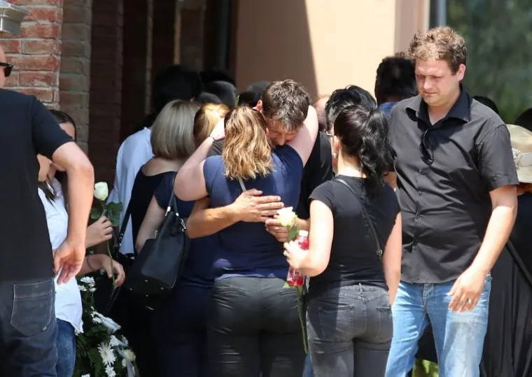 TUGA U ZADRU: Obitelj i prijatelji se oprostili od 14-godišnje djevojčice ubijene u ličkim Žuljinama