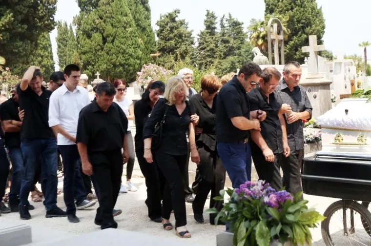 TUGA U ZADRU: Obitelj i prijatelji se oprostili od 14-godi&scaron;nje djevojčice ubijene u ličkim Žuljinama