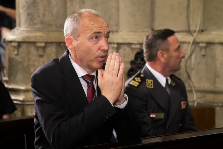 Brojni političari prisustvovali misi za Domovinu u katedrali