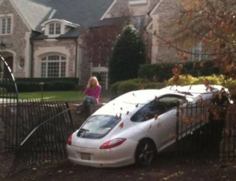 OPREZ, ŽENE ZA VOLANOM! Vozačice dokazale da i one mogu biti jednako nesposobne kao i mu&scaron;karci