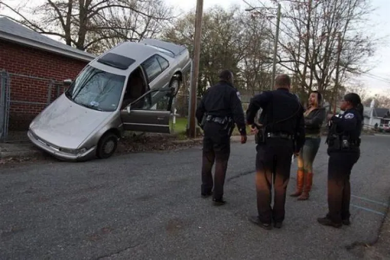 OPREZ, ŽENE ZA VOLANOM! Vozačice dokazale da i one mogu biti jednako nesposobne kao i mu&scaron;karci