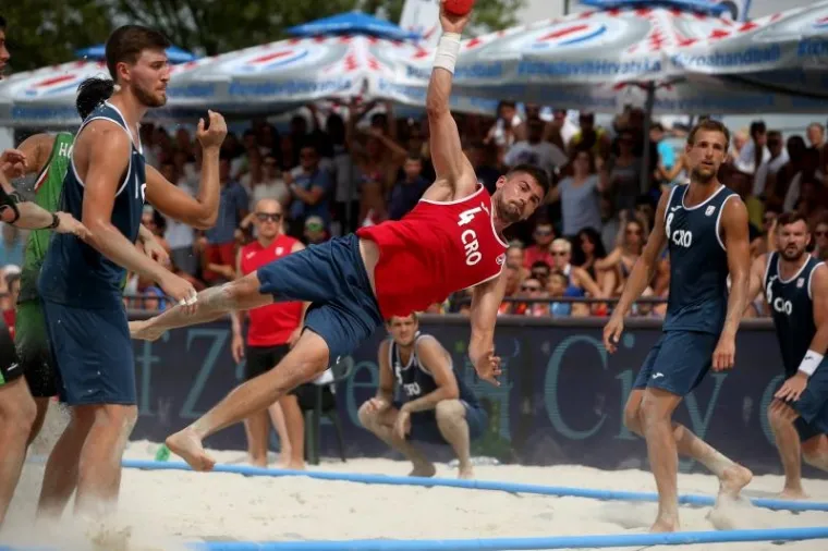 HRVATIMA BRONCA: Rukometaši na pijesku proslavili medalju, naslov osvojili Španjolci i Norvežanke