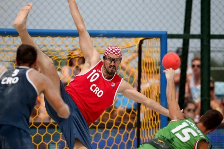 HRVATIMA BRONCA: Rukometa&scaron;i na pijesku proslavili medalju, naslov osvojili &Scaron;panjolci i Norvežanke