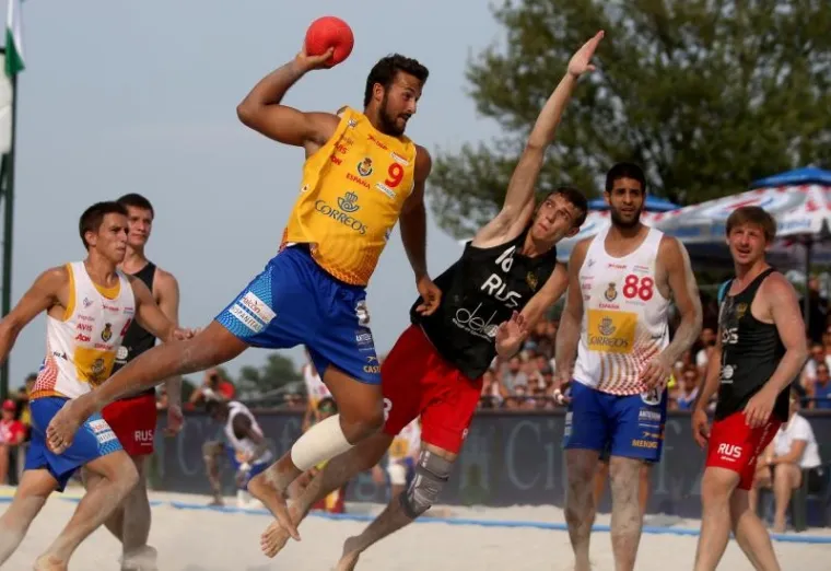 HRVATIMA BRONCA: Rukometa&scaron;i na pijesku proslavili medalju, naslov osvojili &Scaron;panjolci i Norvežanke