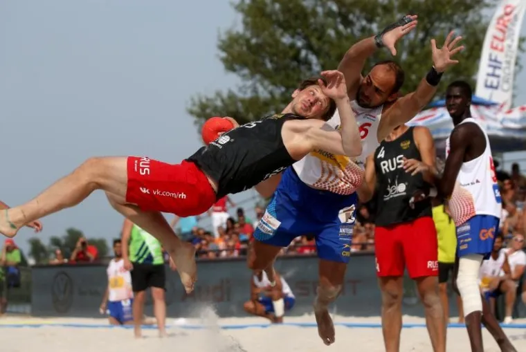 HRVATIMA BRONCA: Rukometa&scaron;i na pijesku proslavili medalju, naslov osvojili &Scaron;panjolci i Norvežanke