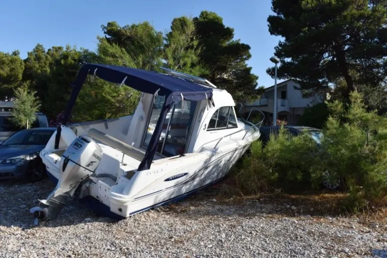 BIZARNA NESREĆA KRAJ &Scaron;IBENIKA: Gliser izletio na obalu i zabio se u automobil