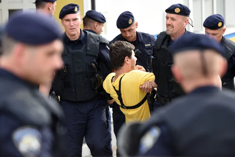 &Scaron;enkovac: Policija i ovrhovoditelji proveli deložaciju obitelji Potočnjak