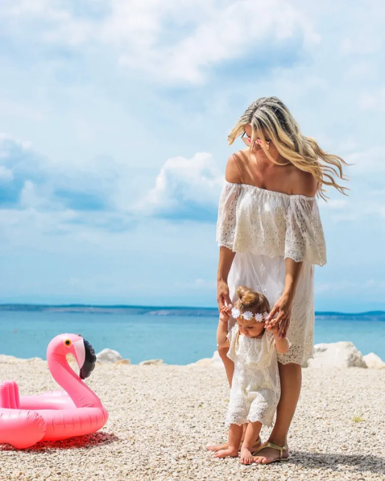 Preslatkim komadima te&scaron;ko je odoljeti,  a nova kolekcija donosi ljetne haljinice i topove, izrađene od najfinije čipke, istog kroja za mame i za djevojčice.