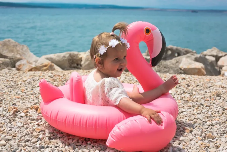 Novitet koji svakako zaslužuje posebnu pažnju su prekrasne haljine izrađene od popularne 3D čipke.