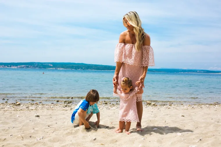 Kampanja je snimana na raznim lokacijama diljem Jadrana, a glavni modeli ljetne kampanje su upravo dizajnerica Nata&scaron;a, njena kći i glavna amabasadorica brenda Nikol te sin Petar koji je osvježio kampanju.