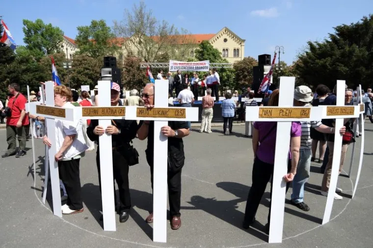 Godine 2013. prosvjednici su na Trg maršala Tita došli s križevima na kojima su bila imena ljudi stradalih u jugoslavenskim zatvorima.
