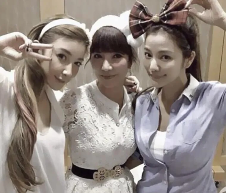 MAMA, KĆI, KĆI... ILI NE? Izgledaju kao sestre, a jedna od njih je majka i ima 63 godine - ovo je njihova tajna