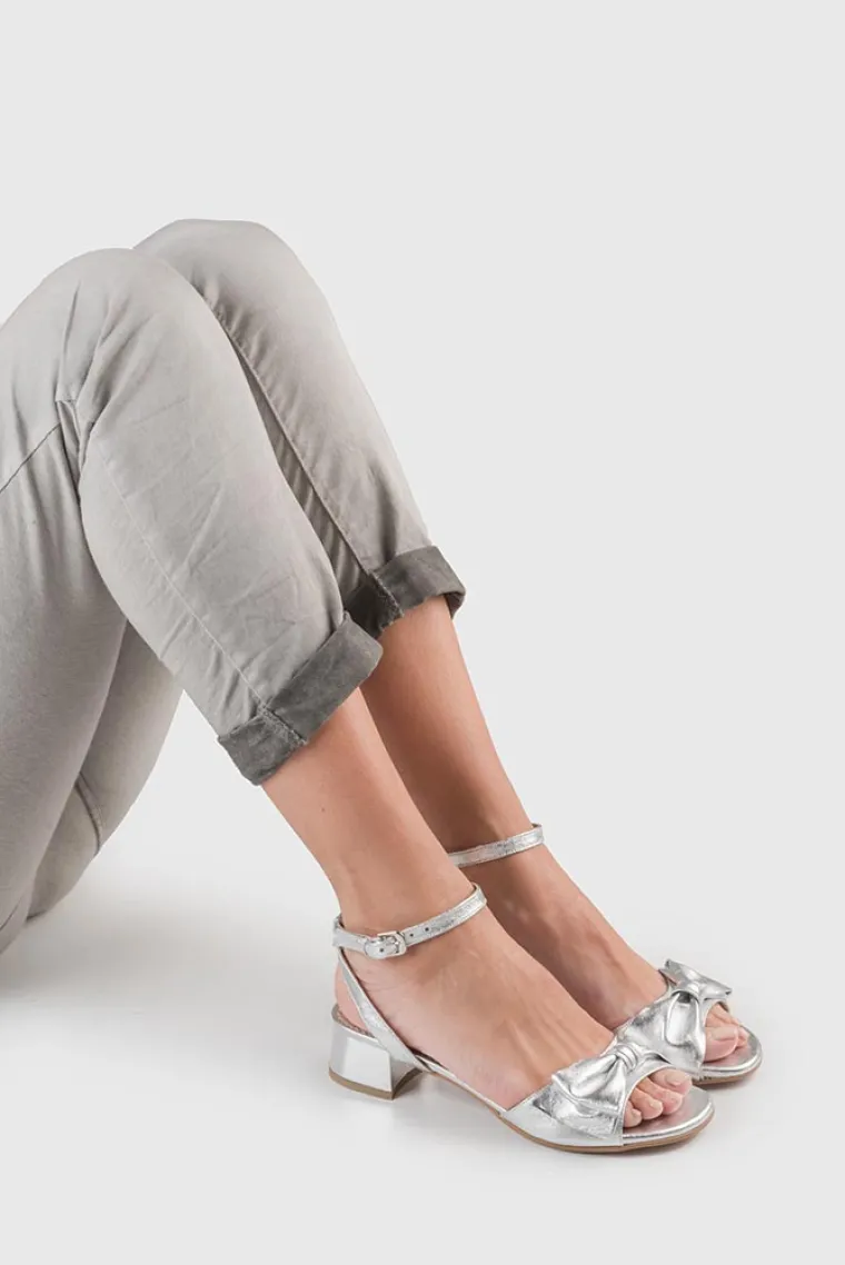 Uz aktualna ljetna sniženja, Guliver nam nudi bogatu ponudu cjenovno pristupačne proljetne kolekcije, kao i outlet modela.