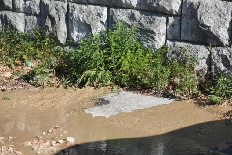 POPLAVA U SPLITU: Pukla cijev, Gripe bez vode