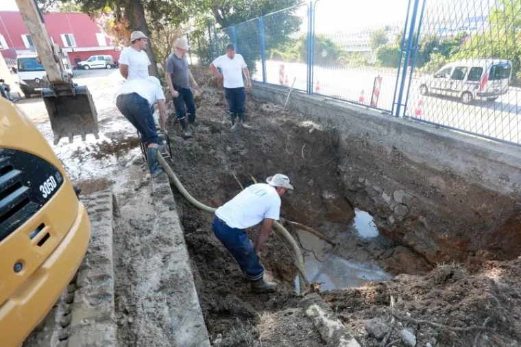 POPLAVA U SPLITU: Pukla cijev, Gripe bez vode