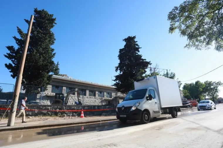 POPLAVA U SPLITU: Pukla cijev, Gripe bez vode