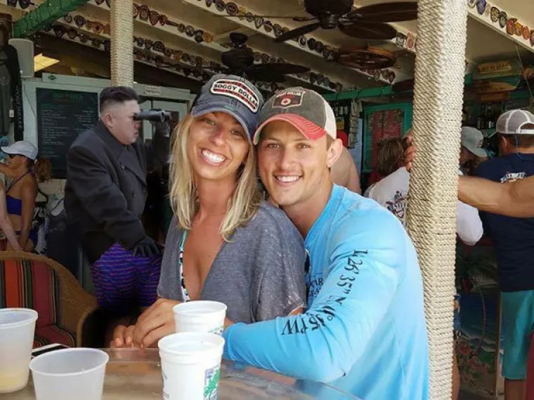 SAMO SU HTJELI MAKNUTI GOLAĆA IZ POZADINE: Evo kako su njihov zahtjev riješili maštoviti internetski zafrkanti