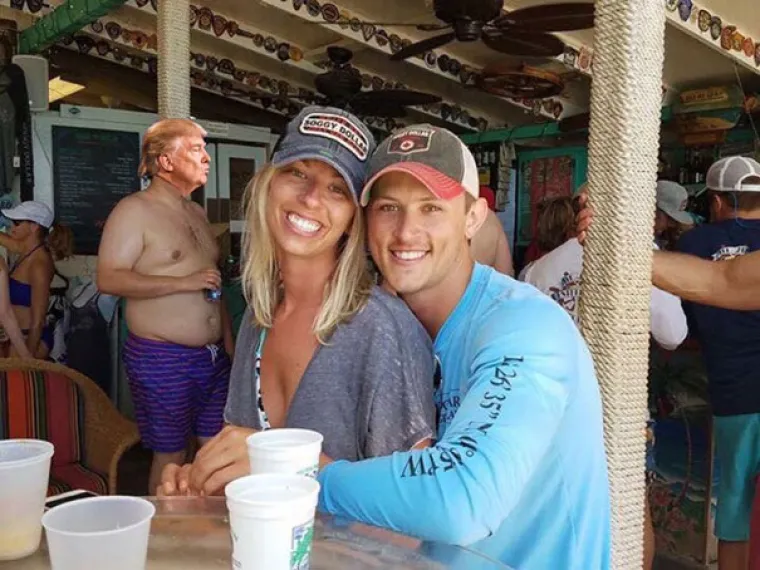 SAMO SU HTJELI MAKNUTI GOLAĆA IZ POZADINE: Evo kako su njihov zahtjev riješili maštoviti internetski zafrkanti