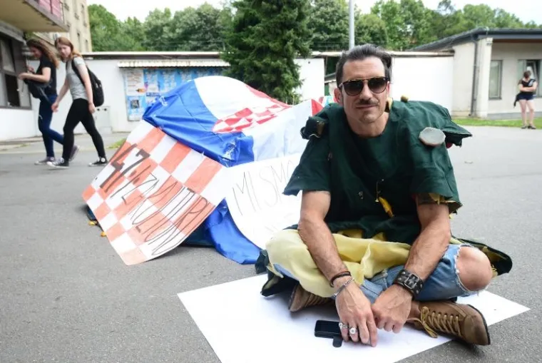 NOVI PROSVJED U SAVSKOJ: Niknuo još jedan šator, ovaj put ustali branitelji kulture