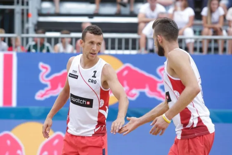 PERIŠIĆ IZNAD MREŽE: Pogledajte kako se ponajbolji hrvatski nogometni reprezentativac snašao u odbojci na pijesku
