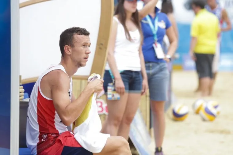 PERIŠIĆ IZNAD MREŽE: Pogledajte kako se ponajbolji hrvatski nogometni reprezentativac snašao u odbojci na pijesku