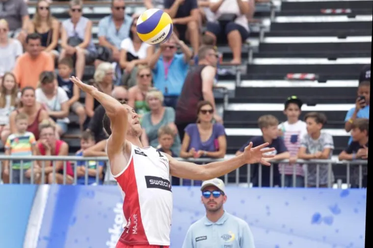 PERIŠIĆ IZNAD MREŽE: Pogledajte kako se ponajbolji hrvatski nogometni reprezentativac snašao u odbojci na pijesku