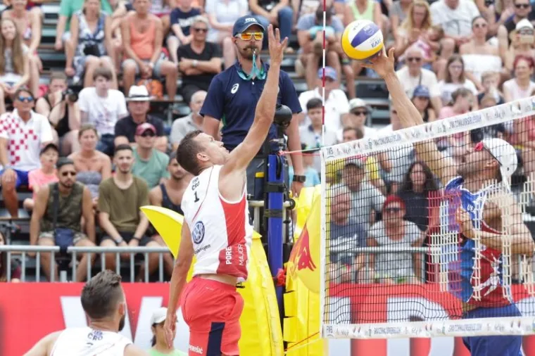 PERIŠIĆ IZNAD MREŽE: Pogledajte kako se ponajbolji hrvatski nogometni reprezentativac snašao u odbojci na pijesku