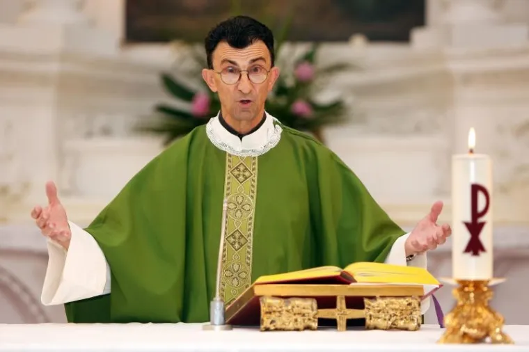 SPOMEN PLOČA 'USTA&Scaron;I ANTIFA&Scaron;ISTU': Kad nisu mogli na kuću, zalijepili ju na spomenik braniteljima