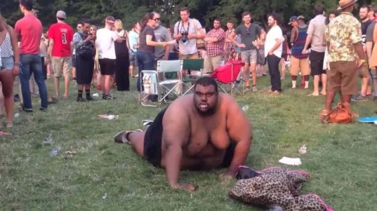 Glazbeni festivali nekima su neizostavan ljetni provod dok drugima nije jasno kako se netko može uopće izlagati takvim uvjetima. Blato, loši higijenski uvjeti, gužve... samo su neki od razloga zašto mnogi izbjegavaju glazbene festivale, a ako želite pobliže vidjeti kako to zapravo izgleda, bacite oko na galeriju