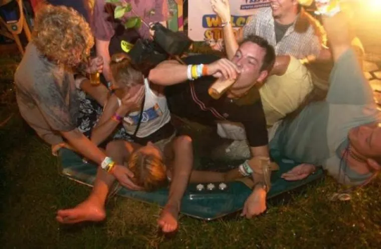 MORAŠ SKUPIT' SVE BOLEŠTINE! Glazbeni festivali mogu biti poprište nevjerojatnog razvrata, gledate na vlastitu odgovornost