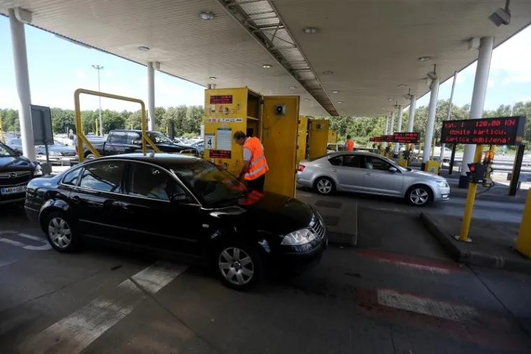GUŽVE, KOLONE, KAOS NA CESTAMA: Počeo udaran vikend