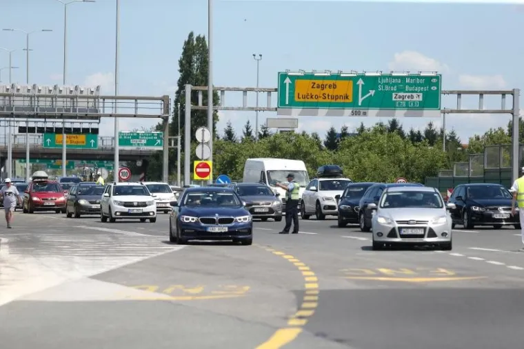 GUŽVE, KOLONE, KAOS NA CESTAMA: Počeo udaran vikend