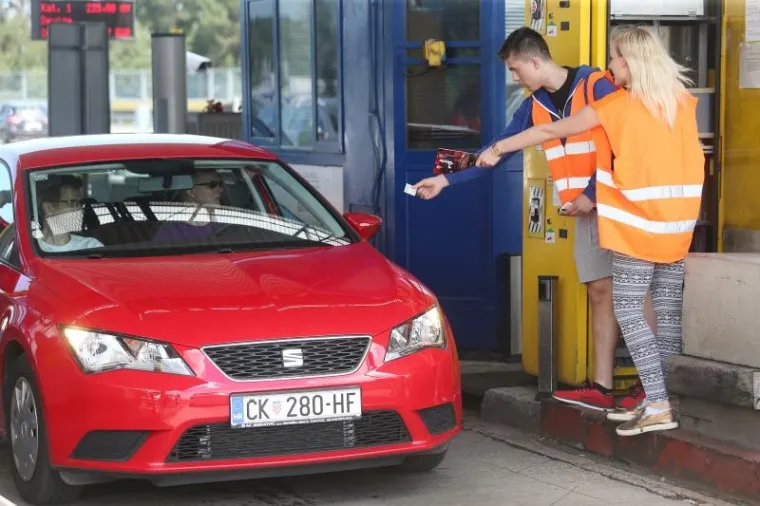 GUŽVE, KOLONE, KAOS NA CESTAMA: Počeo udaran vikend