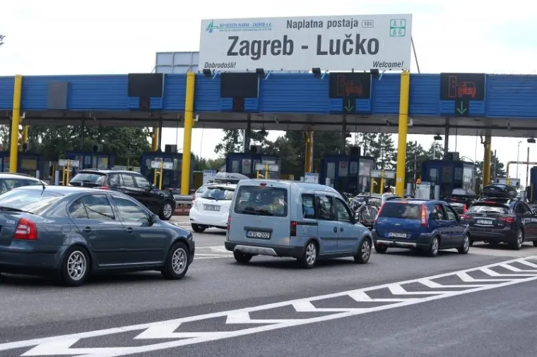 GUŽVE, KOLONE, KAOS NA CESTAMA: Počeo udaran vikend