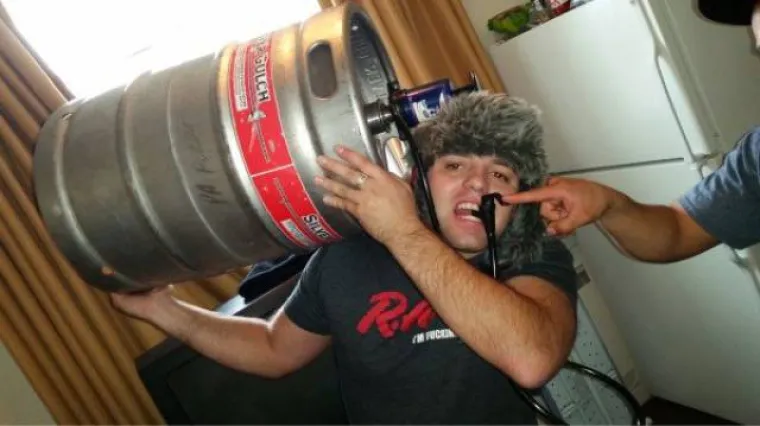 Alkoholiziranje vikendom jedna je od neizostavnih tradicija diljem svijeta, a u njoj prednjače studenti. U nastavku možete pogledati kako to izgleda u svijetu pa sami procijenite jesu li vaša pijanstva konkurentna.