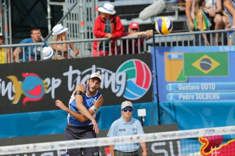 Talijani, koji su u polufinalu, u reprizi olimpijskog finala iz Rio de Janeira, svladali Brazilce Alisona i Bruna (17-21, 21-17, 15-11), kod 21-20 u drugom su setu propustili meč-loptu.
