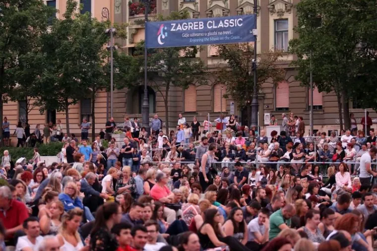 PUHAČI ORKESTAR  OS RH, ZBOROVI... Monumetalna izvedba Carmine Burane na Tomislavcu