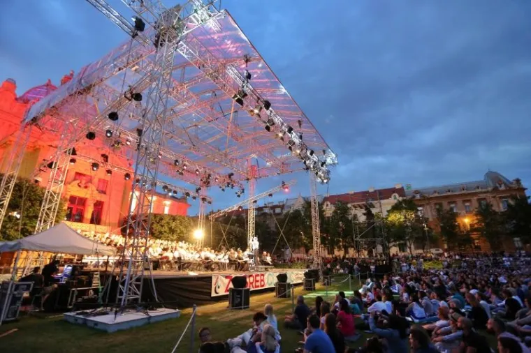 PUHAČI ORKESTAR  OS RH, ZBOROVI... Monumetalna izvedba Carmine Burane na Tomislavcu